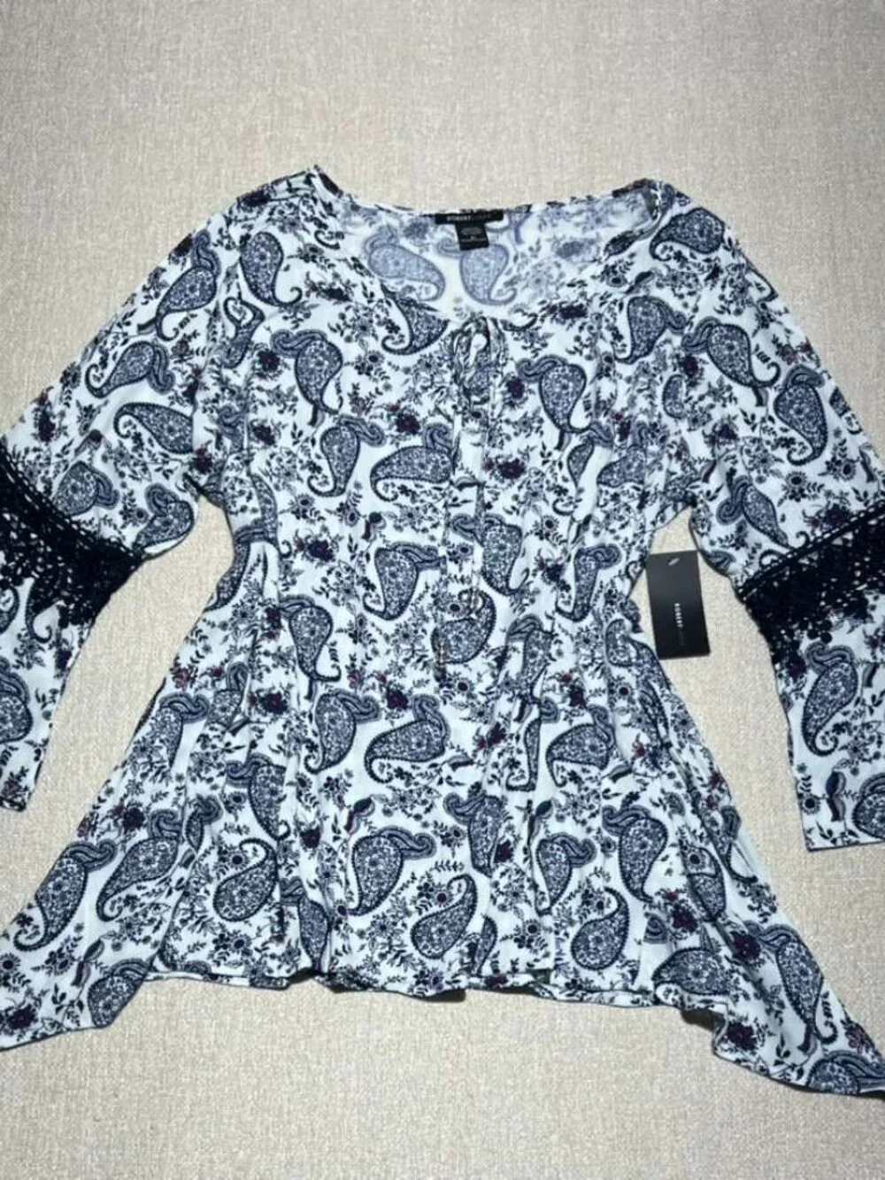 Boho Paisley Bell Sleeve Flowy Tunic Top XL NWT - Picture 7 of 7